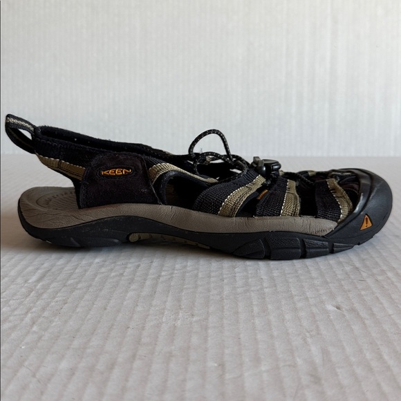 Keen Men’s Newport H2 In Black/Stone Gray main image 9